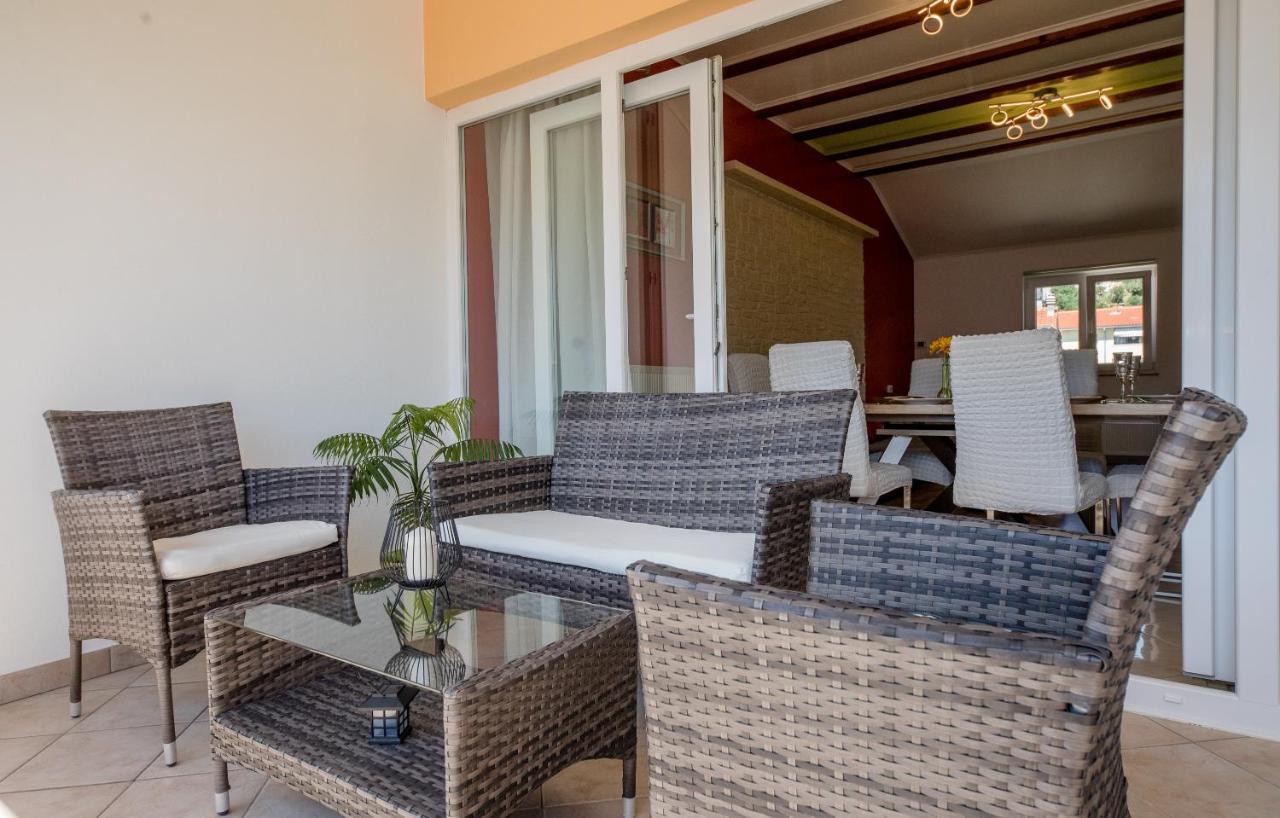 Apartments Luka Раб Экстерьер фото