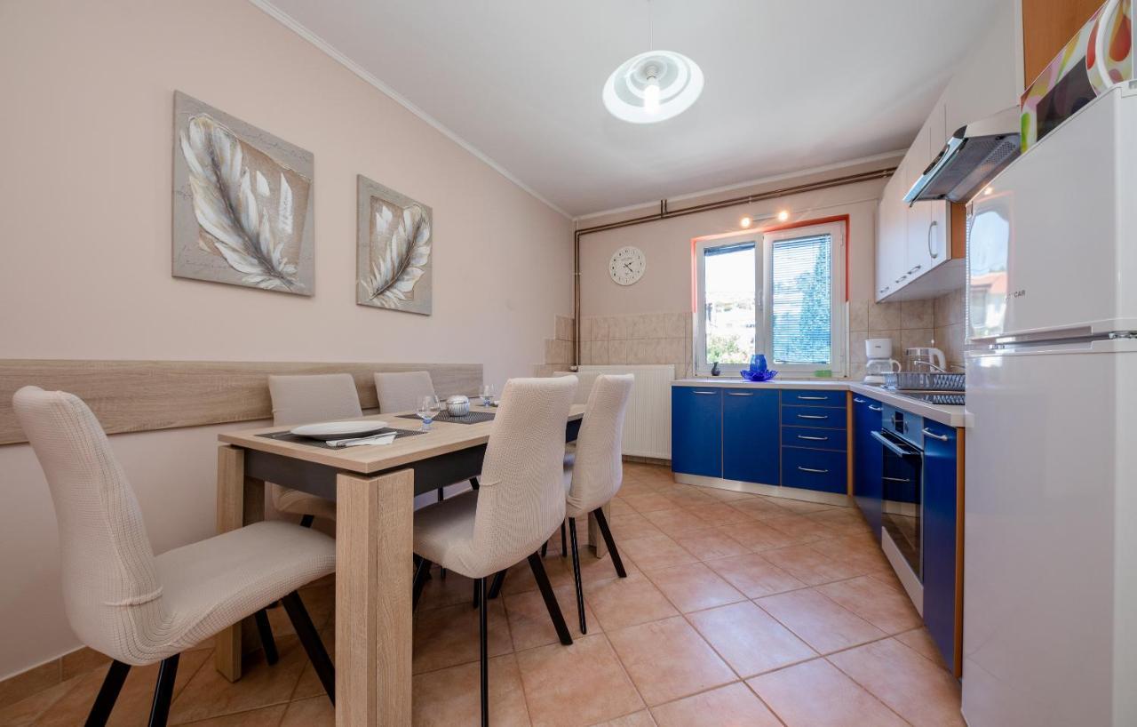 Apartments Luka Раб Экстерьер фото