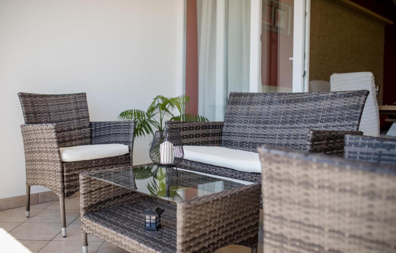 Apartments Luka Раб Экстерьер фото