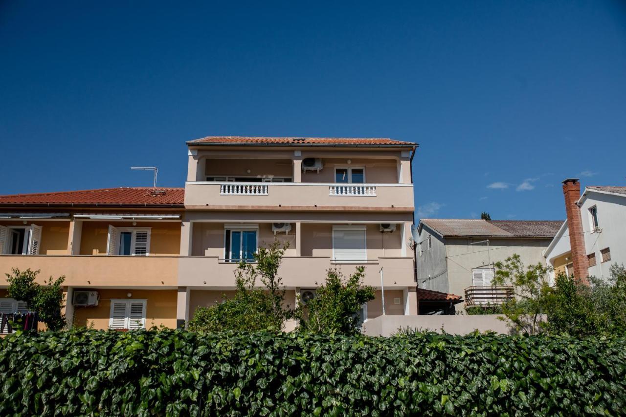 Apartments Luka Раб Экстерьер фото