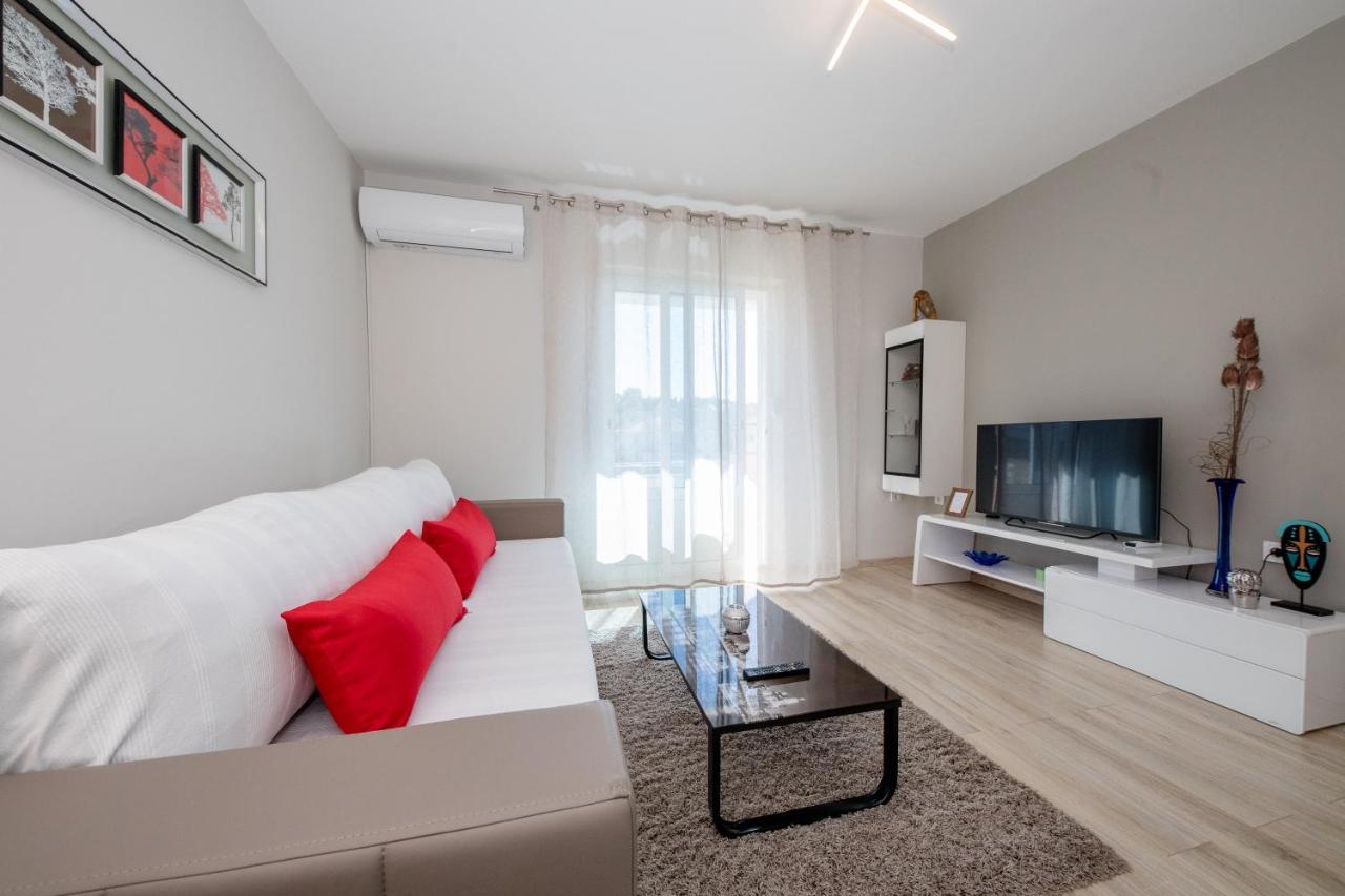 Apartments Luka Раб Экстерьер фото